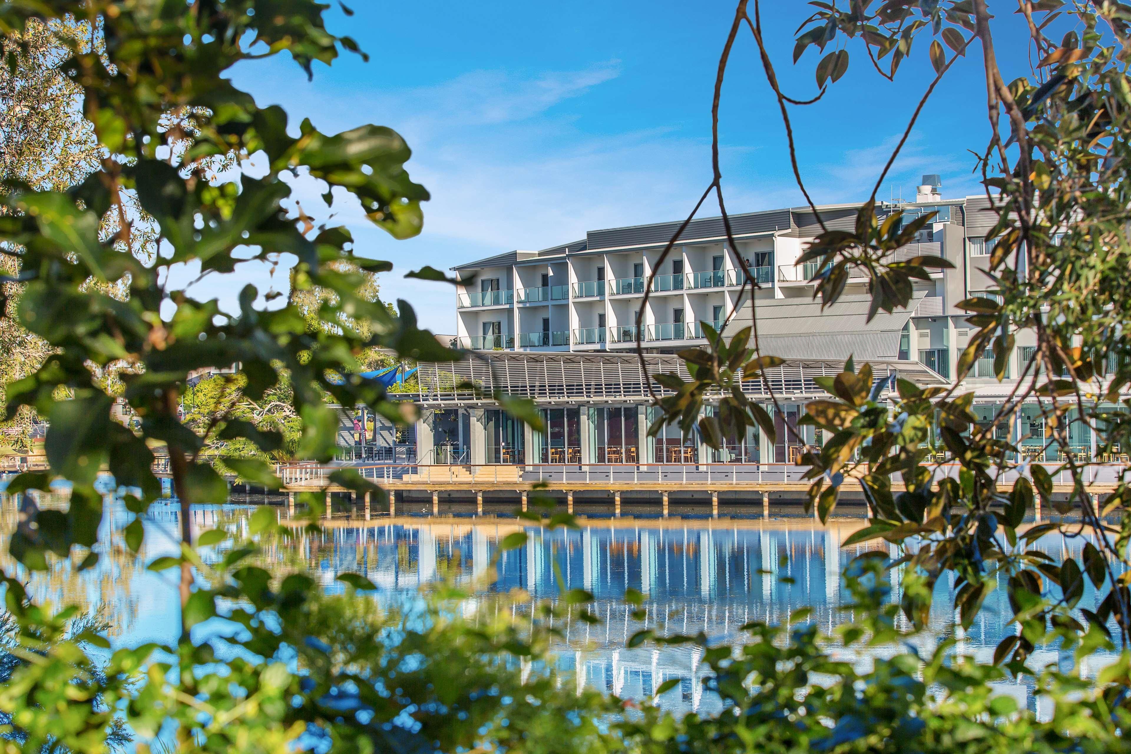 Best Western Plus North Lakes Hotel Exterior foto
