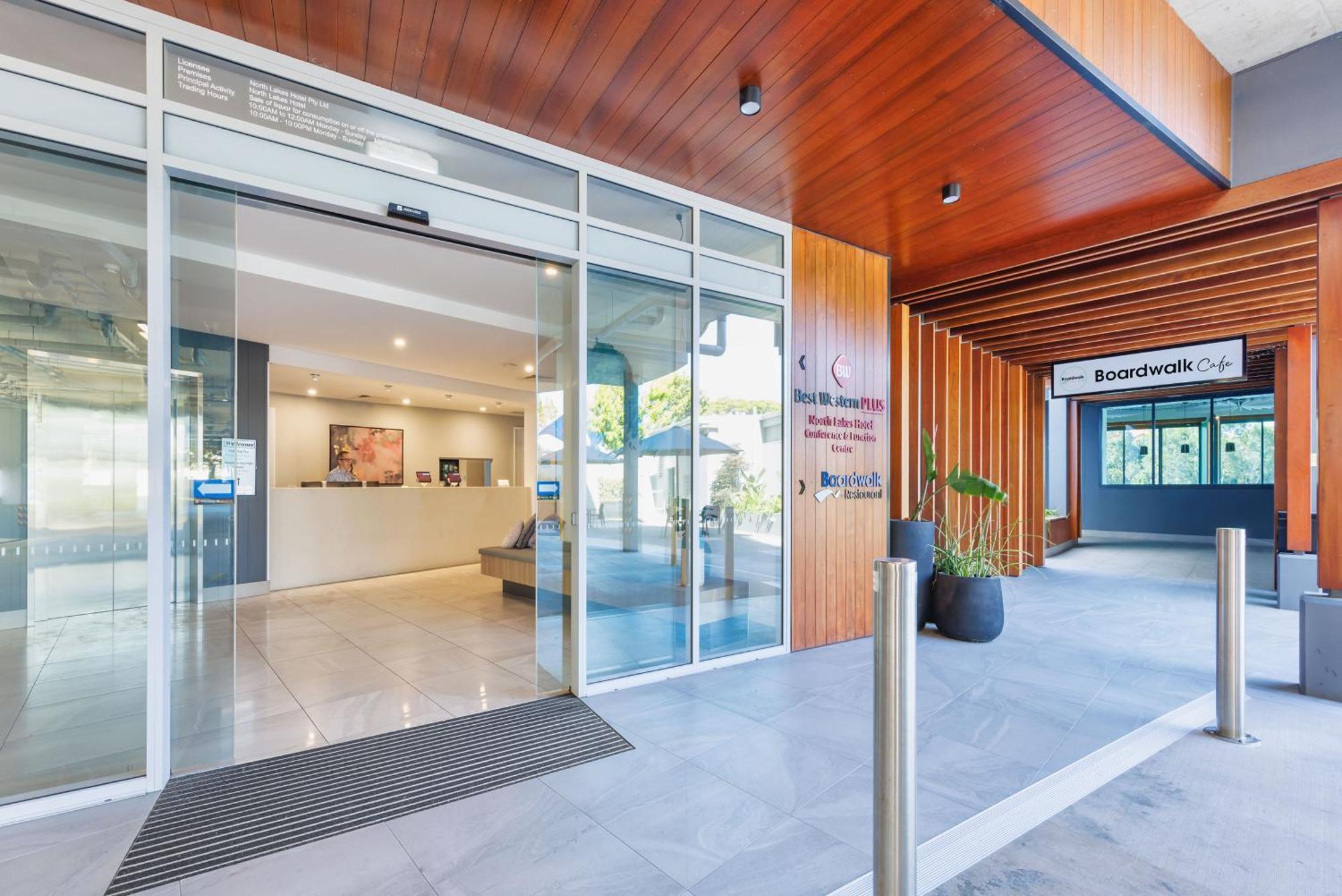 Best Western Plus North Lakes Hotel Exterior foto
